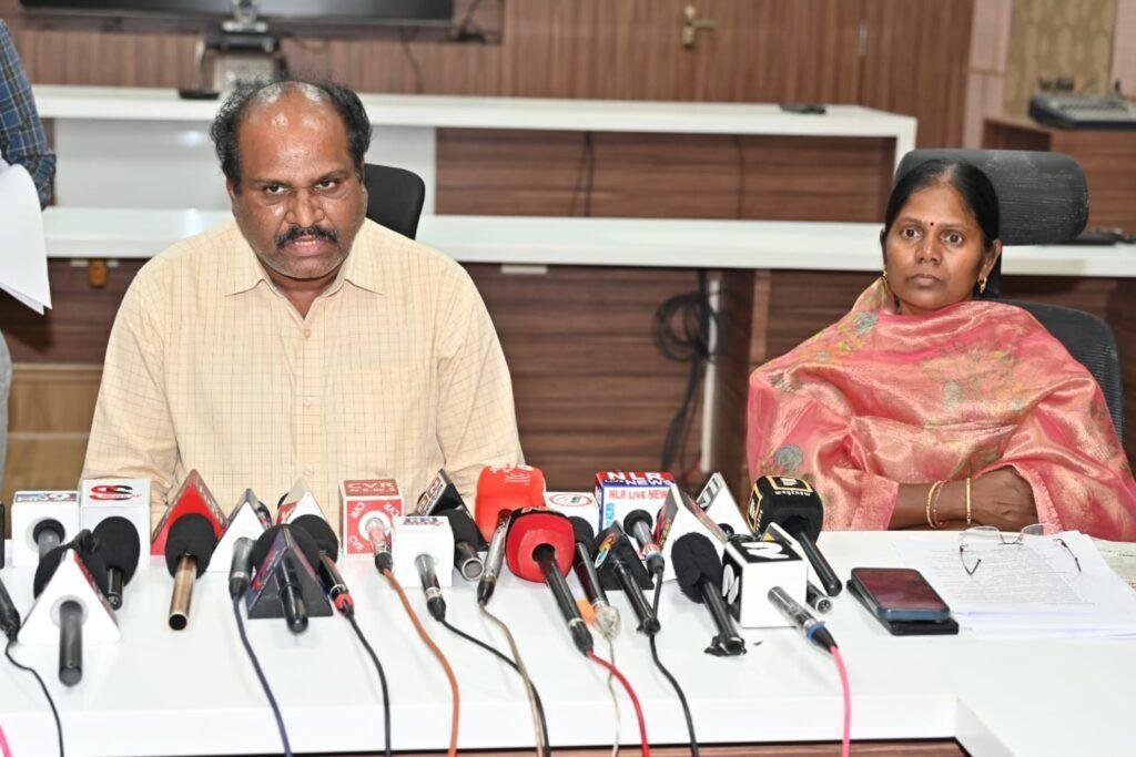 *జిల్లాలో ఎక్కడా పెట్రోల్, డీజిల్ కొరత లేదు
