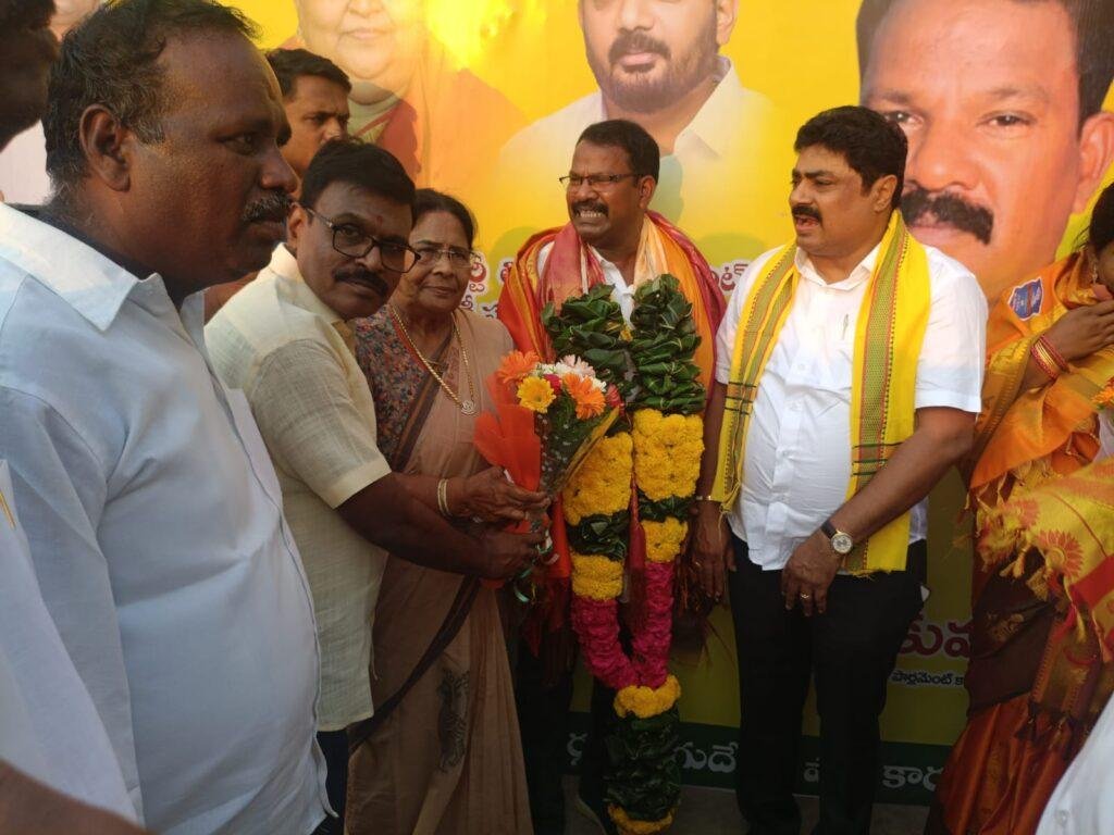 జిల్లా పార్లమెంట్ కమిటీ ప్రమాణ స్వీకార మహోత్సవంలో కూరపాటి శంకర్ రెడ్డి