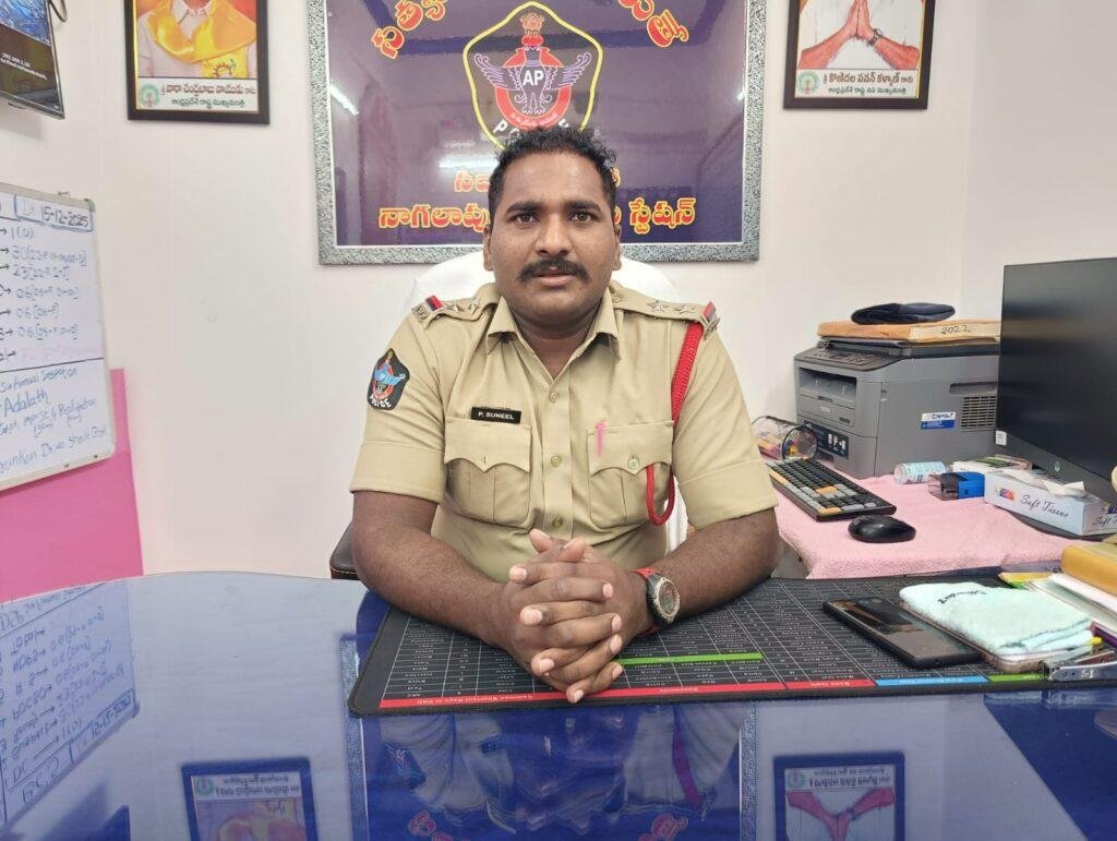 రాత్రి 10 గంటల తరువాత షాపులు తప్పనిసరిగా మూసివేయాలి