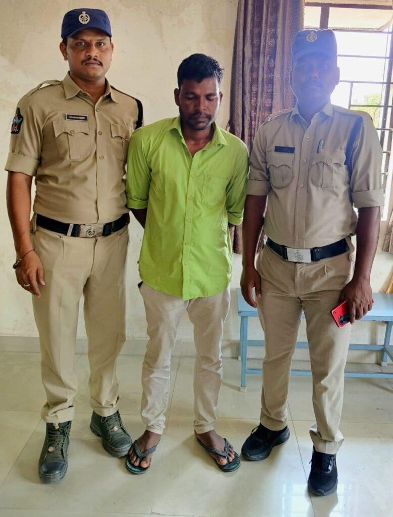 ఎర్రచందనం స్మగ్లరుకు ఐదేళ్ల జైలు శిక్ష – రూ.6లక్షల జరిమానా