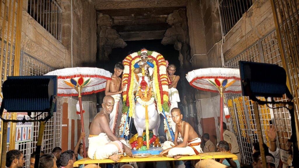 హంస వాహనంపై భక్తులకు దర్శనమిచ్చిన వేదనారాయణ స్వామి