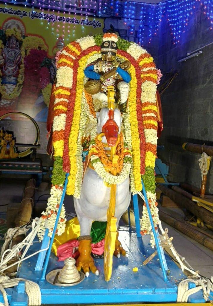 హంస వాహ‌నంపై స‌ర‌స్వ‌తి అలంకారంలో శ్రీ వేద నారాయ‌ణుడు