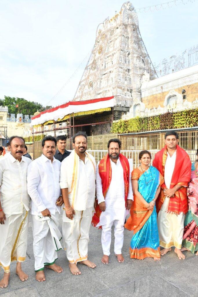 తిరుమల శ్రీవారిని దర్శించుకున్న తుడా ఛైర్మన్ డాలర్స్ దివాకర్ రెడ్డి, ఎమ్మెల్యే అమరనాథ్ రెడ్డి