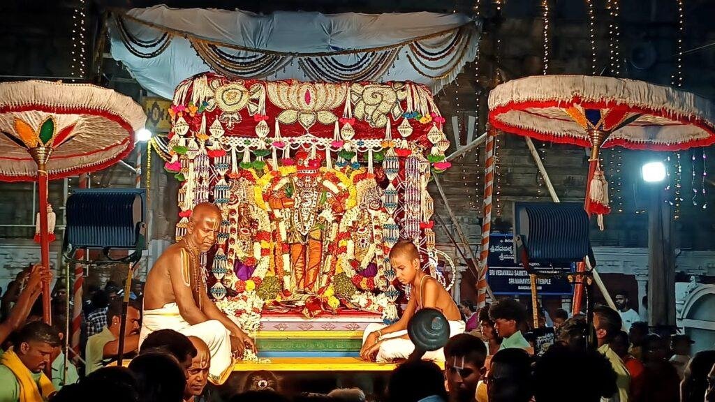 వైభవోపేతంగా ముత్య పందిరి వాహనంపై స్వామివారి గ్రామోత్సవం