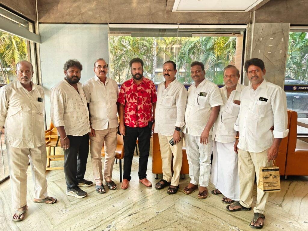 హీరో శివాజీని మర్యాదపూర్వకంగా కలిసిన టీడీపీ నాయకులు