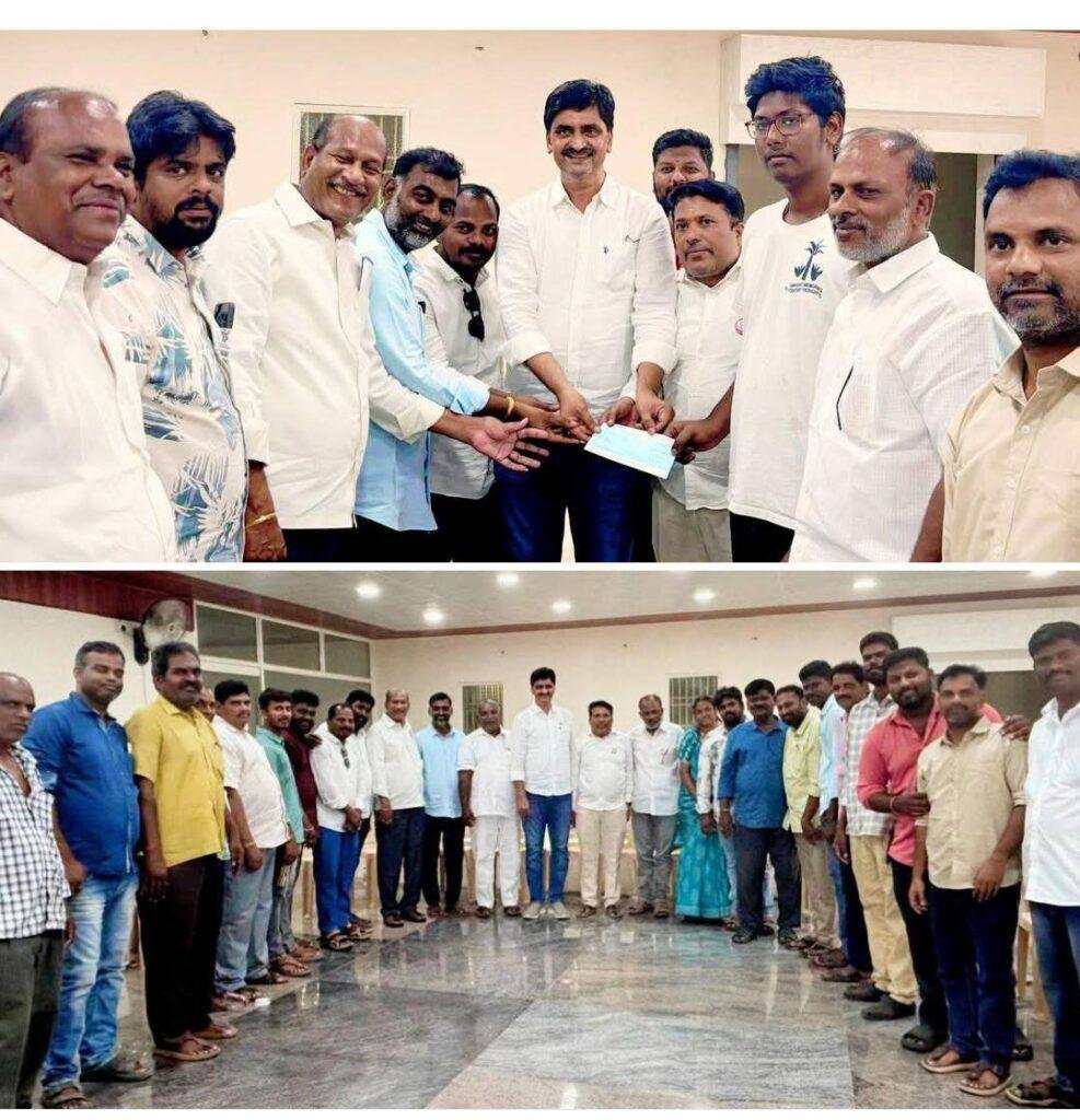 సీఎం రిలీఫ్ ఫండ్ చెక్కును లబ్దిదారునికి అందించిన జనసేన నాయకులు
