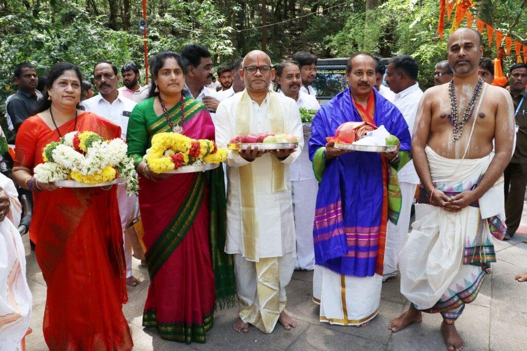 జాపాలి హనుమాన్ కు టీటీడీ పట్టు వస్త్రాలు సమర్పణ