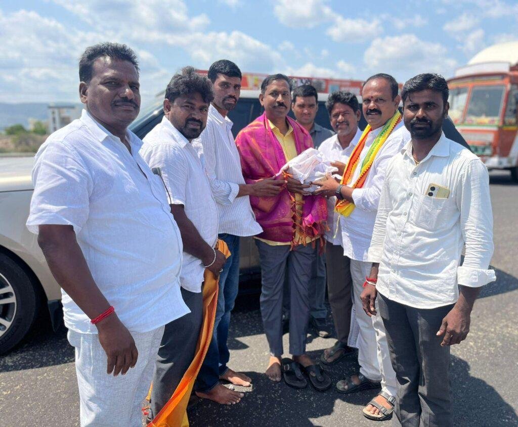 తెలుగుదేశం పార్టీ రాష్ట్ర అధ్యక్షులు పల్లా శ్రీనివాస్ యాదవ్  జన్మదిన శుభాకాంక్షలు తెలిపిన కె.వి.బి పురం మండల టీడీపీ నాయకులు