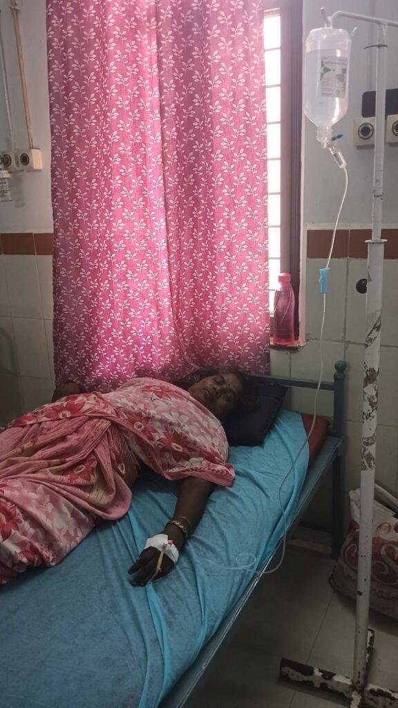 ఉపాధి హామీ పనుల్లో మహిళకు పాము కాటు