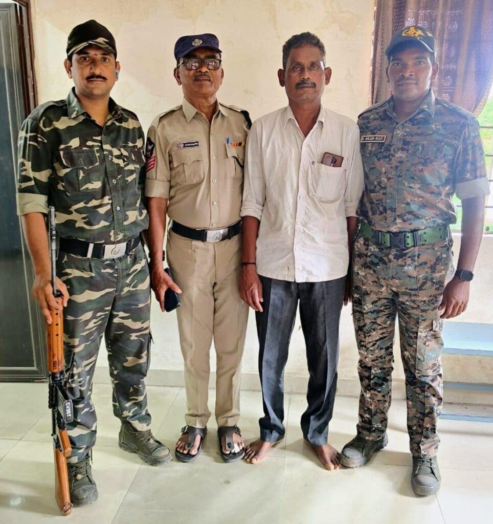 ఎర్రచందనం స్మగ్లరుకు ఐదేళ్ల జైలు శిక్ష – రూ.3లక్షల జరిమానా
