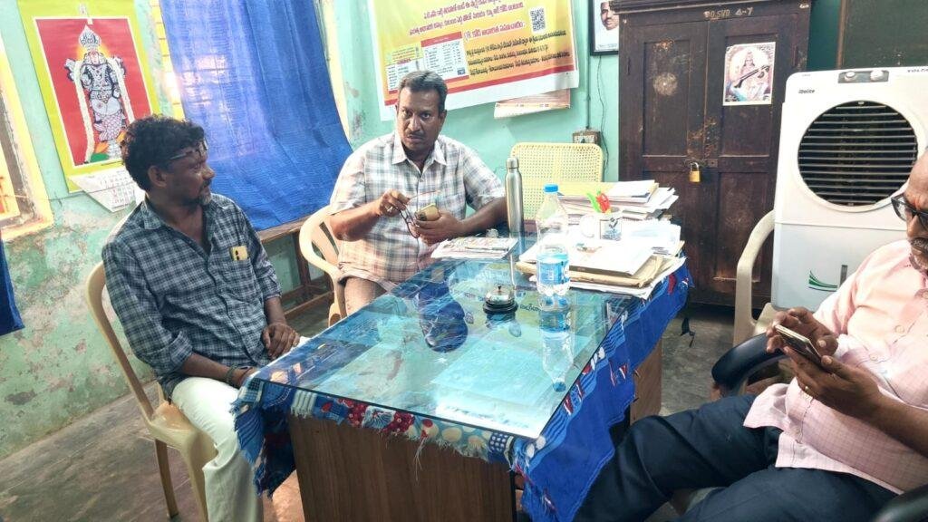 విధుల్లో నిర్లక్ష్యం.. జూనియర్ అసిస్టెంట్ సస్పెన్షన్