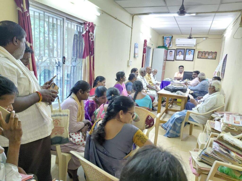 పిచ్చాటూరులో డీలర్ల సమావేశం నిర్వహించిన తహసీల్దార్ వై. చంద్రబాబు నాయుడు