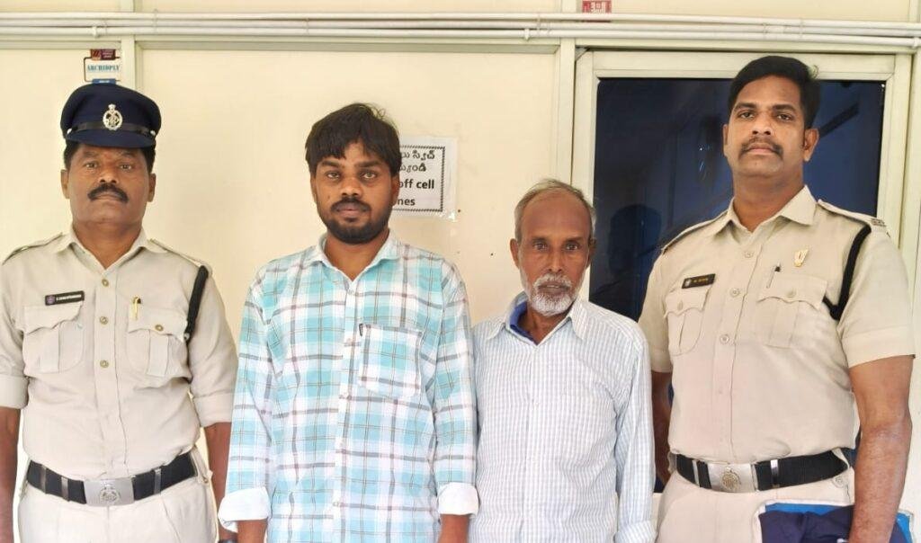 ఎర్రచందనం అక్రమ రవాణా కేసులో ఇద్దరు స్మగ్లర్లకు జైలు శిక్ష.