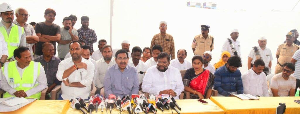 ప్రతిపక్షానివి పసలేని ఆరోపణలు-మంత్రి నారాయణ