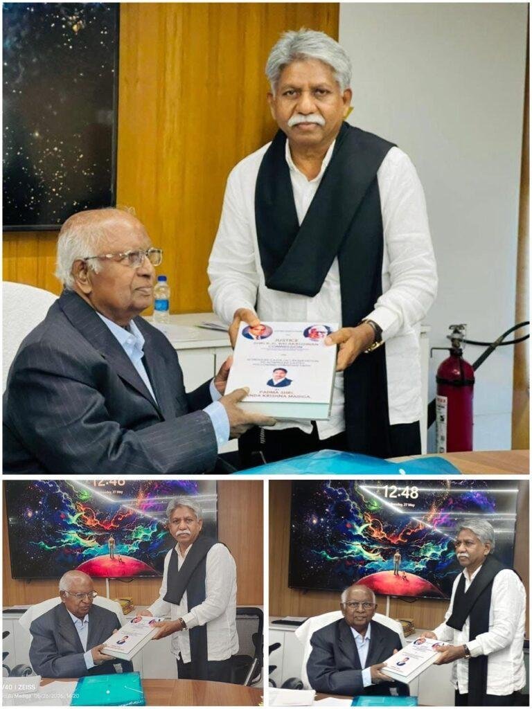 జస్టిస్’  కేజీ బాలకృష్ణన్ కు తన నివేదికను సమర్పించిన ‘ పద్మశ్రీ ‘  మంద కృష్ణ మాదిగ…