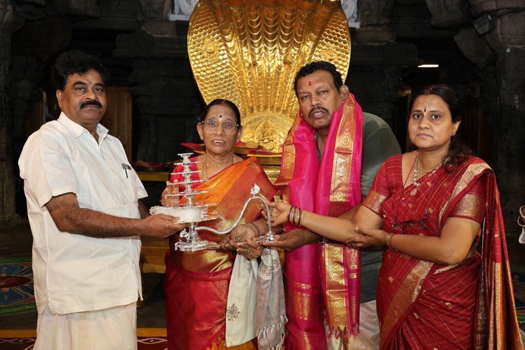 టిటిడికి విరాళాలు
