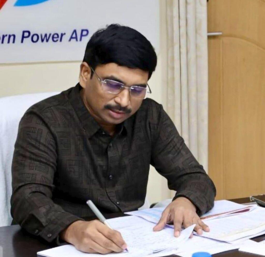 విద్యుత్ ప్రమాదాలకు దూరంగా ఉండండి  -ఏపీఎస్పీడీసీఎల్ సిఎండి శివశంకర్ లోతేటి సూచన