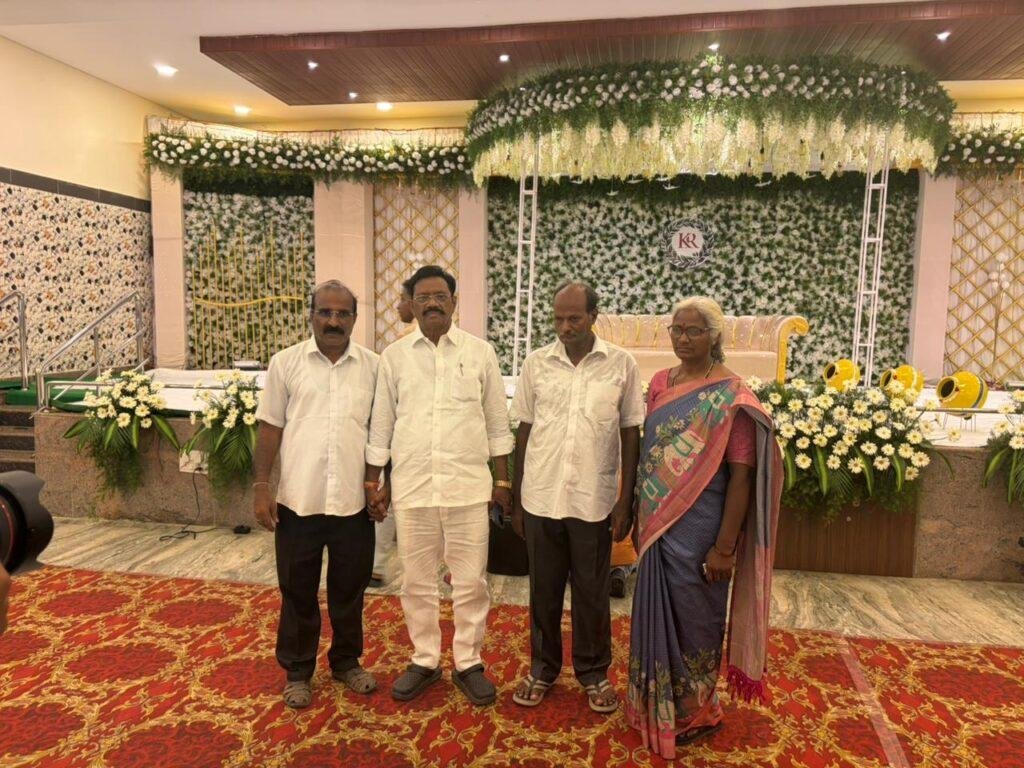 పిచ్చాటూరులో వివాహ రిసెప్షన్‌కు హాజరైన ఎమ్మెల్యే కోనేటి ఆదిమూలo