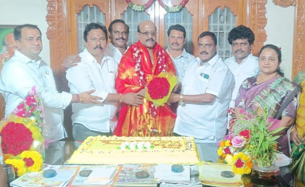 రాజకీయంగా మరెన్నో ఉన్నత పదవులు అలంకరించాలి…