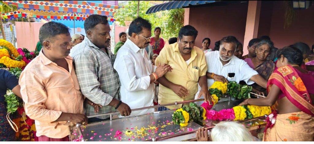 పేరయ్య భౌతికకాయానికి ఎమ్మెల్యే ఆదిమూలం నివాళి