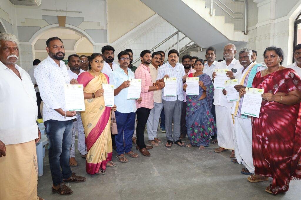 లబ్ధిదారులకు సీఎం రిలీఫ్ ఫండ్ చెక్కులను పంపిణీ చేసిన కూరపాటి శంకర్ రెడ్డి…