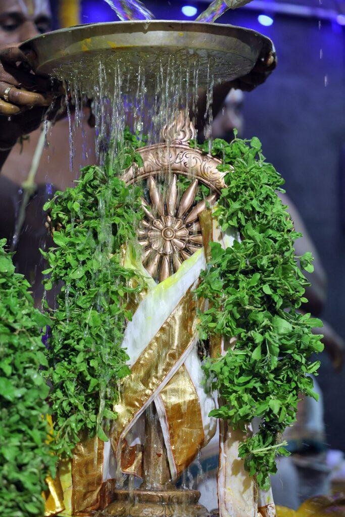 కపిలతీర్థంలో దివ్య చక్రస్నానం..