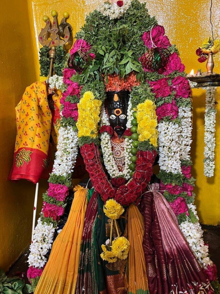 పాతపేట శ్రీ గంగమ్మ అమ్మవారి జాతరలో కనువిందు చేసిన  బాటగంగమ్మ తల్లి