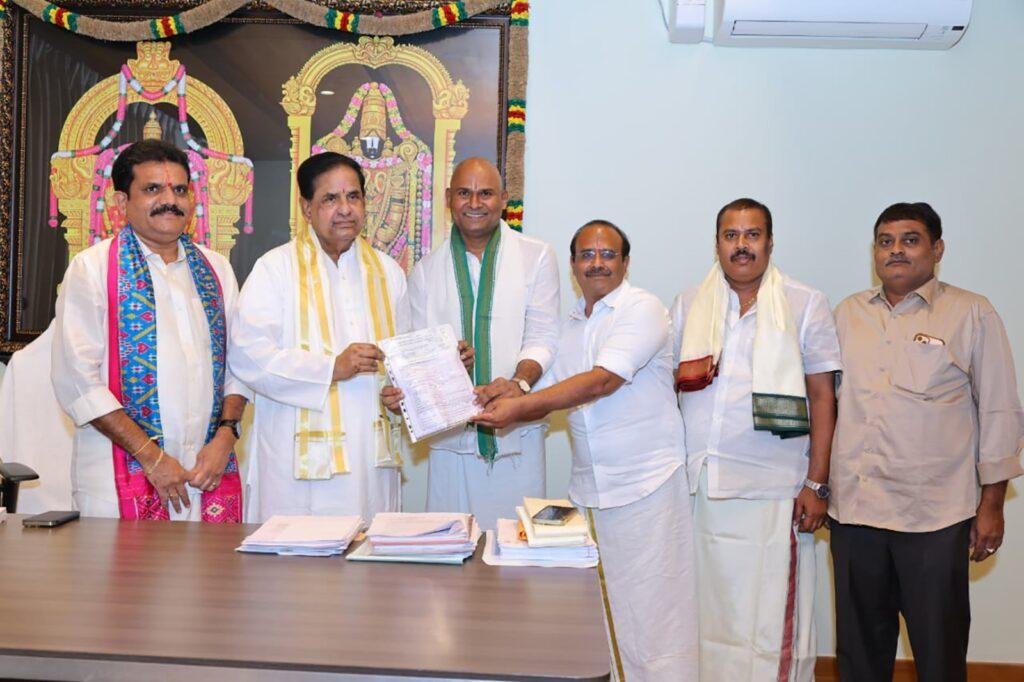 టీటీడీ ఎస్వీ అన్నప్రసాదం ట్రస్ట్ కు రూ 20 లక్షలు విరాళం