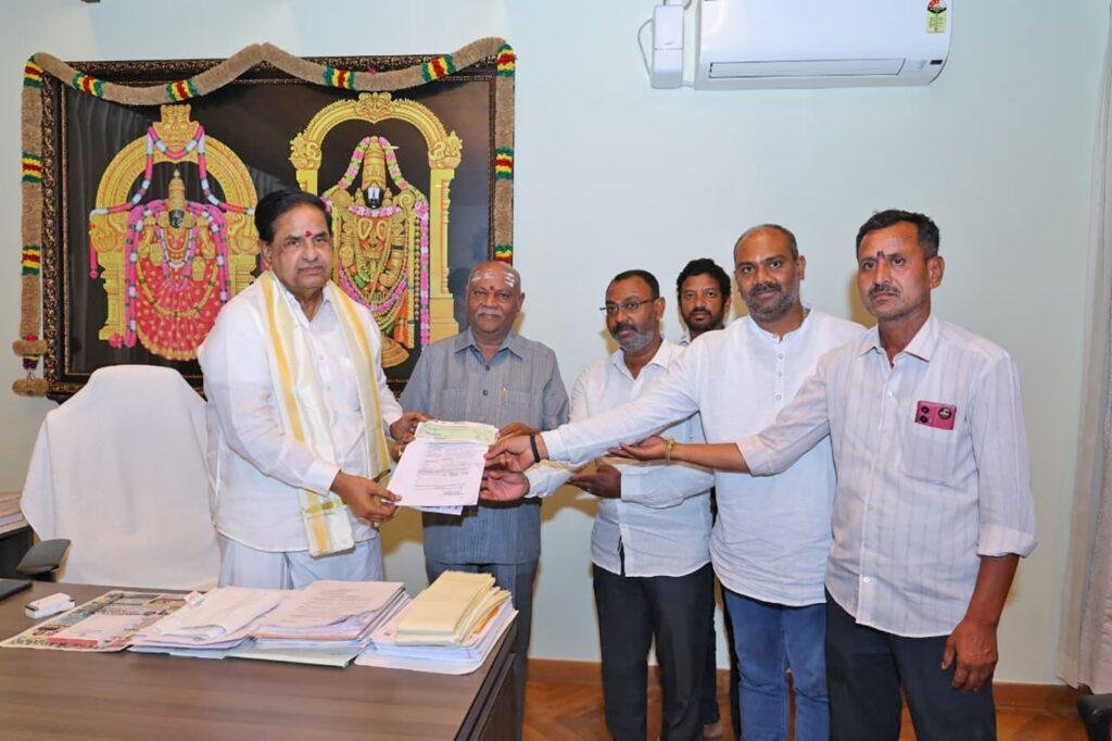 టీటీడీ ఎస్వీ అన్నప్రసాదం ట్రస్ట్ కు రూ 1.11 కోట్లు విరాళం