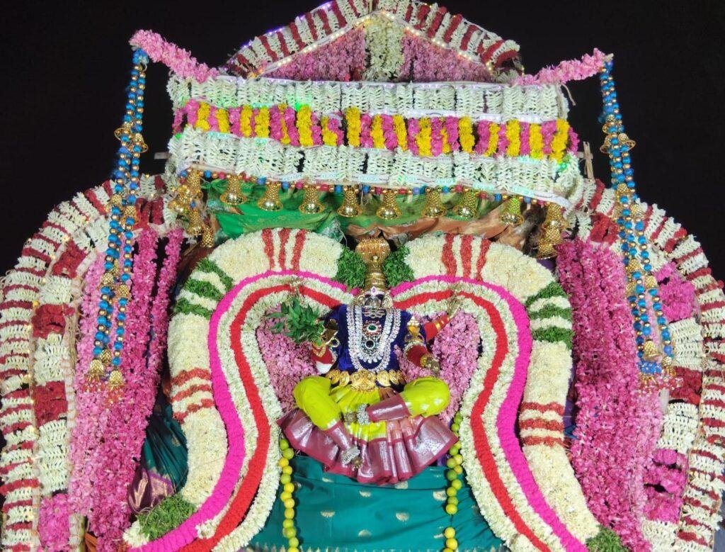 సముదాయంలో భక్తిశ్రద్ధలతో  మాతమ్మ అమ్మవారికి విశేష పూజలు