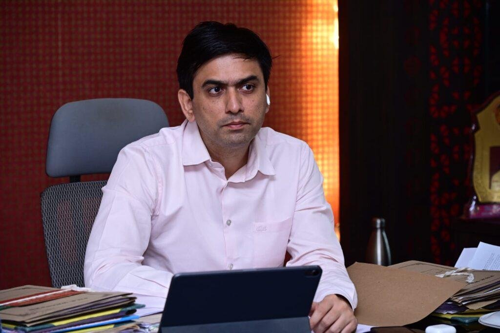మామిడి రైతులకు ధర పెంచాల్సిందిగా మామిడి ప్రాసెసింగ్ యూనిట్ల యజమానులకు సూచించిన జిల్లా కలెక్టర్ సుమిత్ కుమార్