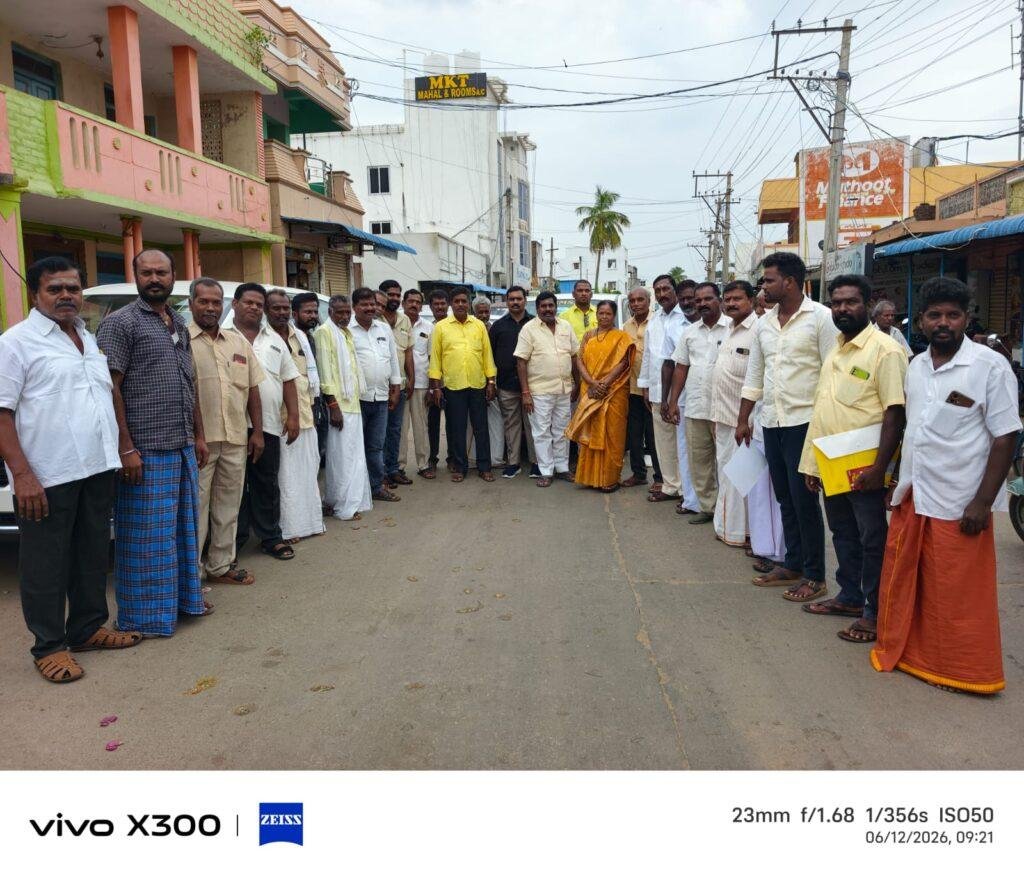 ముఖ్యమంత్రి కార్యక్రమానికి టీడీపీ నేతల భారీ తరలింపు