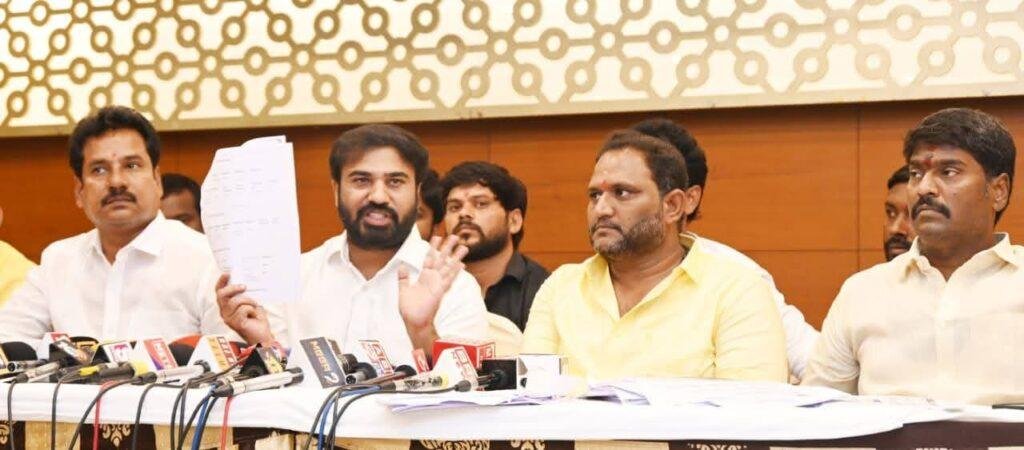డీఎస్సీ పై బహిరంగ చర్చకు డుమ్మా కొట్టిన వైసిపీ నేతలు