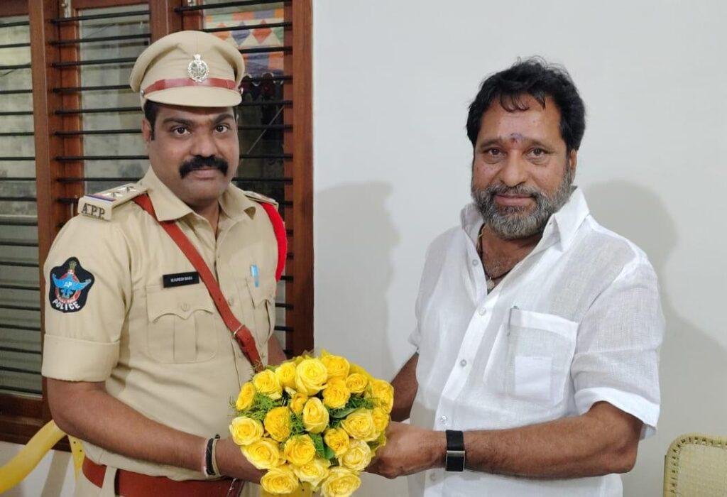 ఎమ్మెల్యే అమరనాథ్ రెడ్డిని మర్యాదపూర్వకంగా కలిసిన పెద్దపంజాణి నూతన ఎస్ఐ సురేష్ బాబు