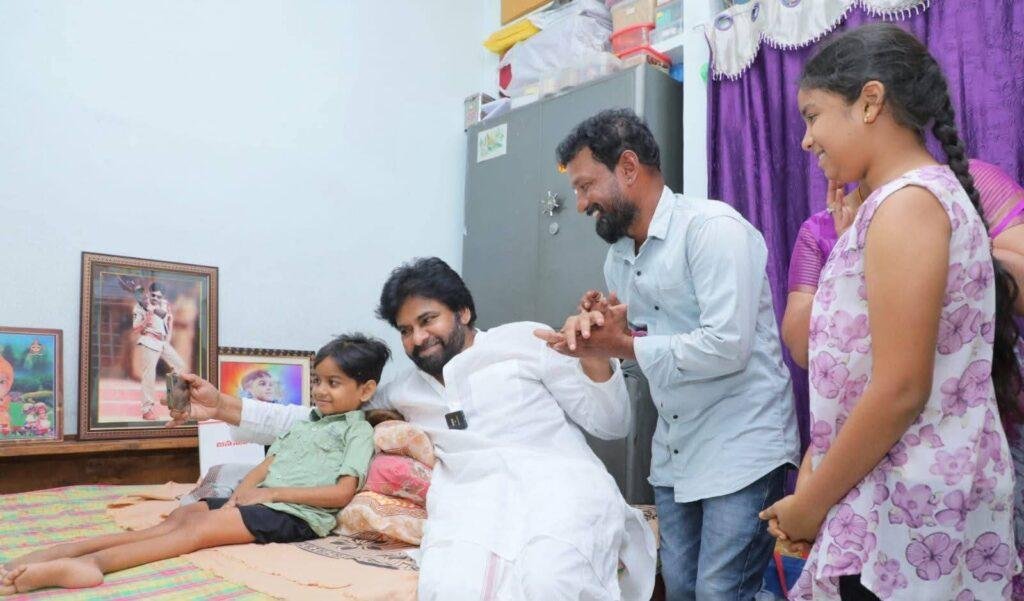 అరుదైన వ్యాధితో బాధపడుతున్న అభిమాని నిరంజన్ ను పరామర్శించిన పవన్ కళ్యాణ్