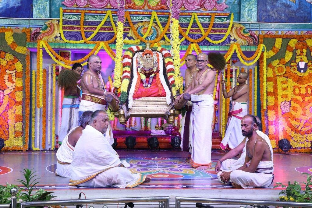 తిరుచానూరు అమ్మవారి ఆలయంలో వైభవంగా ఆర్జిత సేవలు