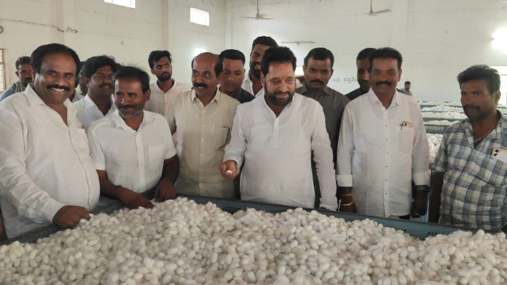 రైతు పక్షపాతిగా నిలిచిన ఎమ్మెల్యే అమరనాథ్ రెడ్డి