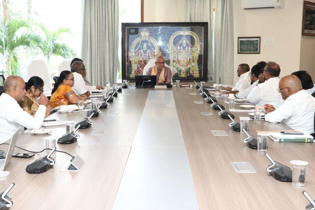 ఆంధ్రప్రదేశ్ పప్పు మిల్లర్లతో టీటీడీ అదనపు ఈవో సమావేశం