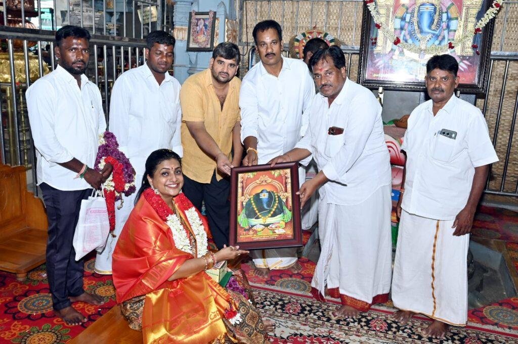 కాణిపాకం వరసిద్ధిని సేవలో మాజీ మంత్రి ఆర్కే రోజా