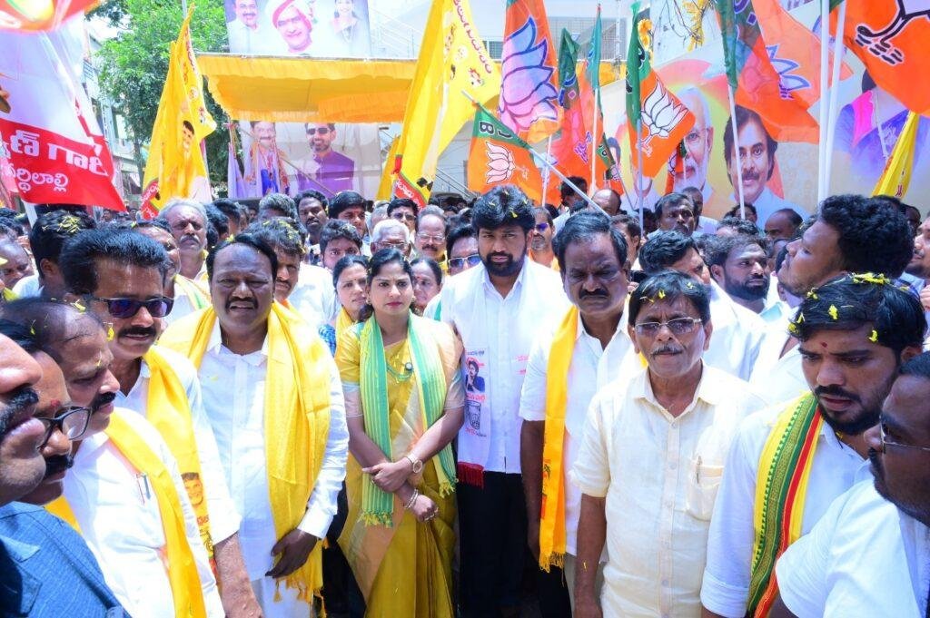 సూళ్లూరుపేటలో కూటమి భారీ విజయోత్సవ ర్యాలీ