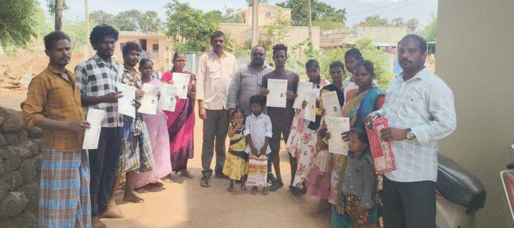 గిరిజనులకు అండగా నిలిచిన అధికారులు