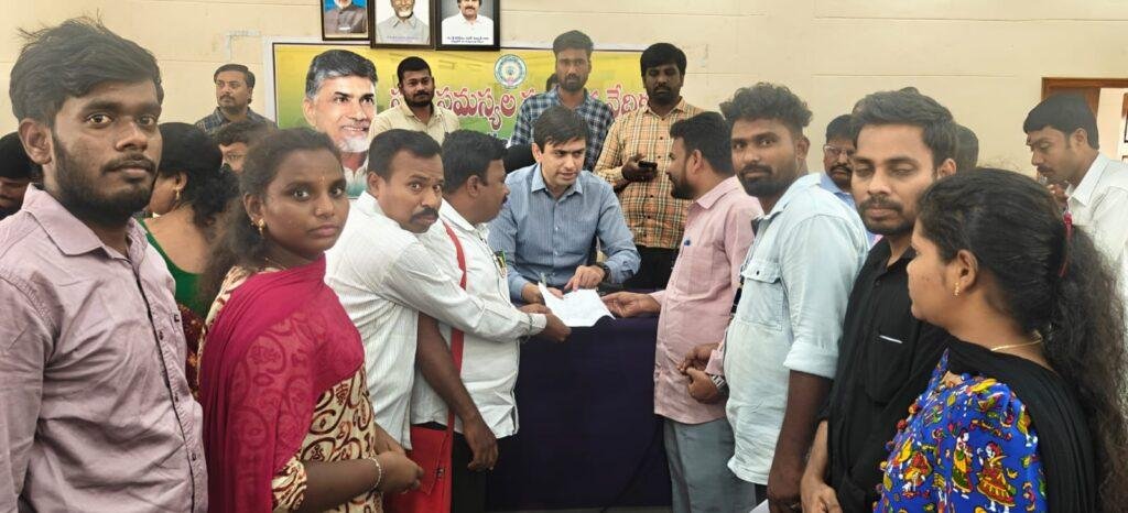 ఆరు నెలలుగా బకాయి ఉన్న వేతనాలు వెంటనే చెల్లిరుయా ఆసుపత్రిలో పనిచేస్తున్న 12 మంది నర్సింగ్ ఆర్డర్లీలకు న్యాయం చేయాలని చిత్తూరు జిల్లా కలెక్టర్‌కు వినతి