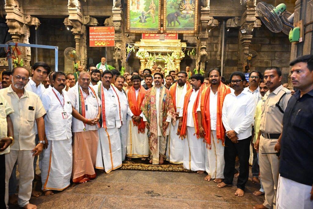 శ్రీకాళహస్తీశ్వర సేవలో మంత్రి నారా లోకేష్
