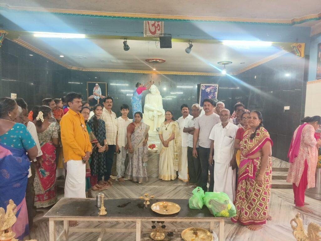 సాయిబాబా ఆలయంలో పాలాభిషేకం