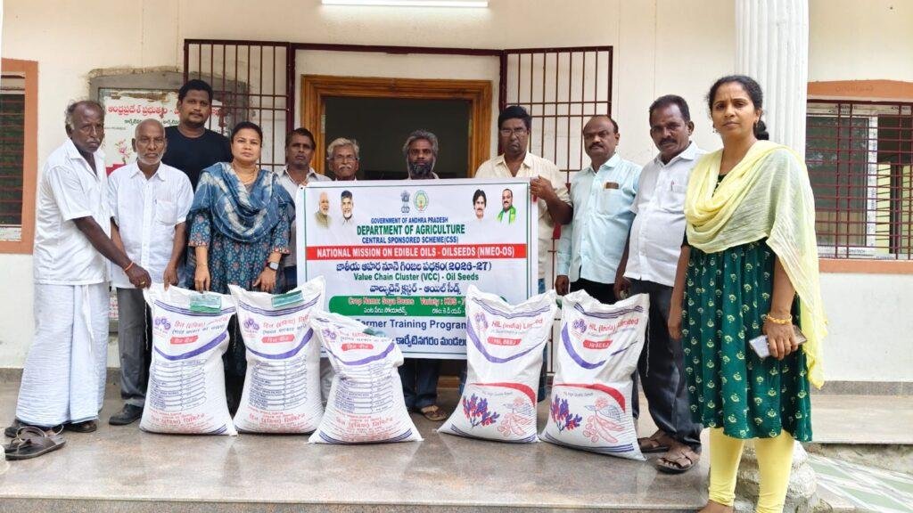 రైతులు వర్షాధార పంటలపై మొక్కు చూపాలి