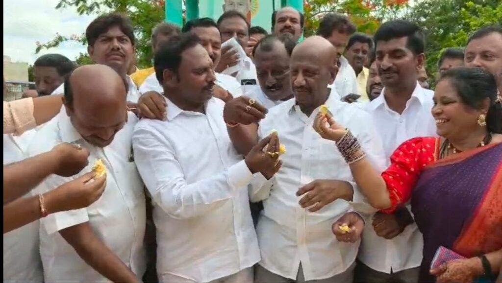 పండుగ వాతావరణాన్ని తలపించిన ఎమ్మెల్యే అమర్ జన్మదిన వేడుకలు