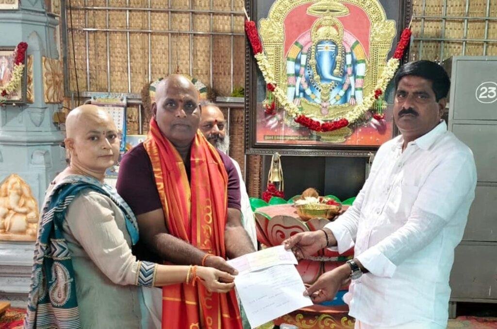 కాణిపాకం నిత్య అన్నదాన ట్రస్ట్ కి లక్ష విరాళం