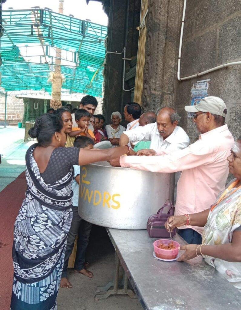 వేదనారాయణ స్వామి ధర్మ రక్షణ సమితి ఆధ్వర్యంలో అన్నదానం