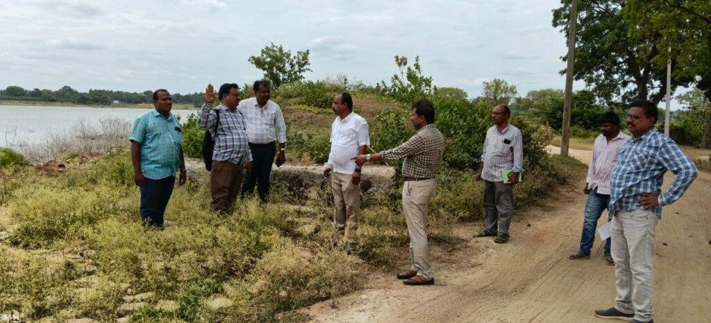 బైరెడ్డిపల్లి పెద్ద చెరువు సుందరీకరణ పనులను పరిశీలించిన అధికారులు, కిషోర్ గౌడు