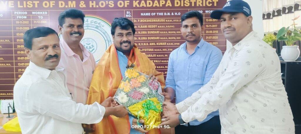 నూతన డీఎంహెచ్ఓ డాక్టర్ పి. యుగందర్ ను సన్మానించిన నక్కలదిన్నె పీహెచ్‌సీ వైద్య బృందం…